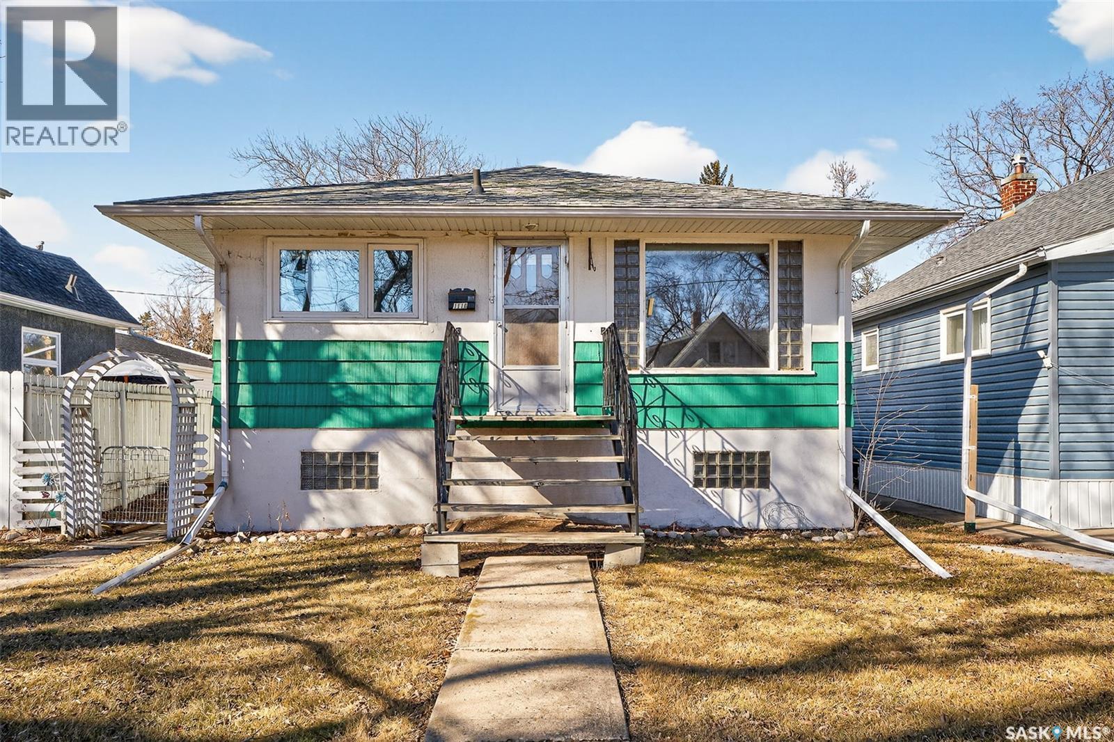 1118 6th Avenue Nw, Moose Jaw, Saskatchewan  S6H 4A6 - Photo 4 - SK031177