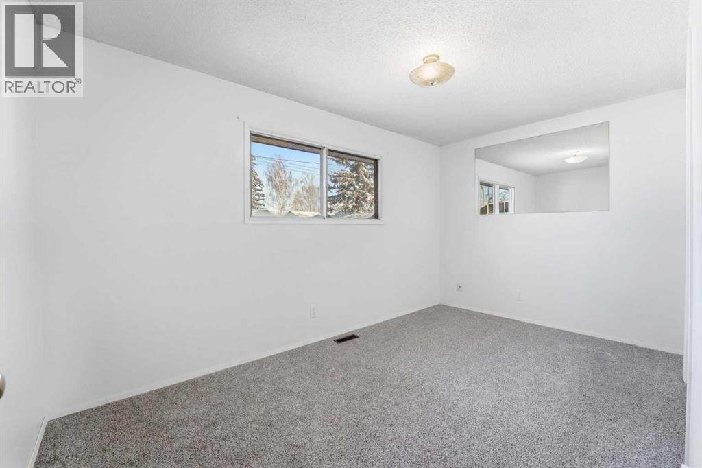 5720 Madigan Drive Ne, Calgary, Alberta  T2A 4P5 - Photo 17 - A2287526