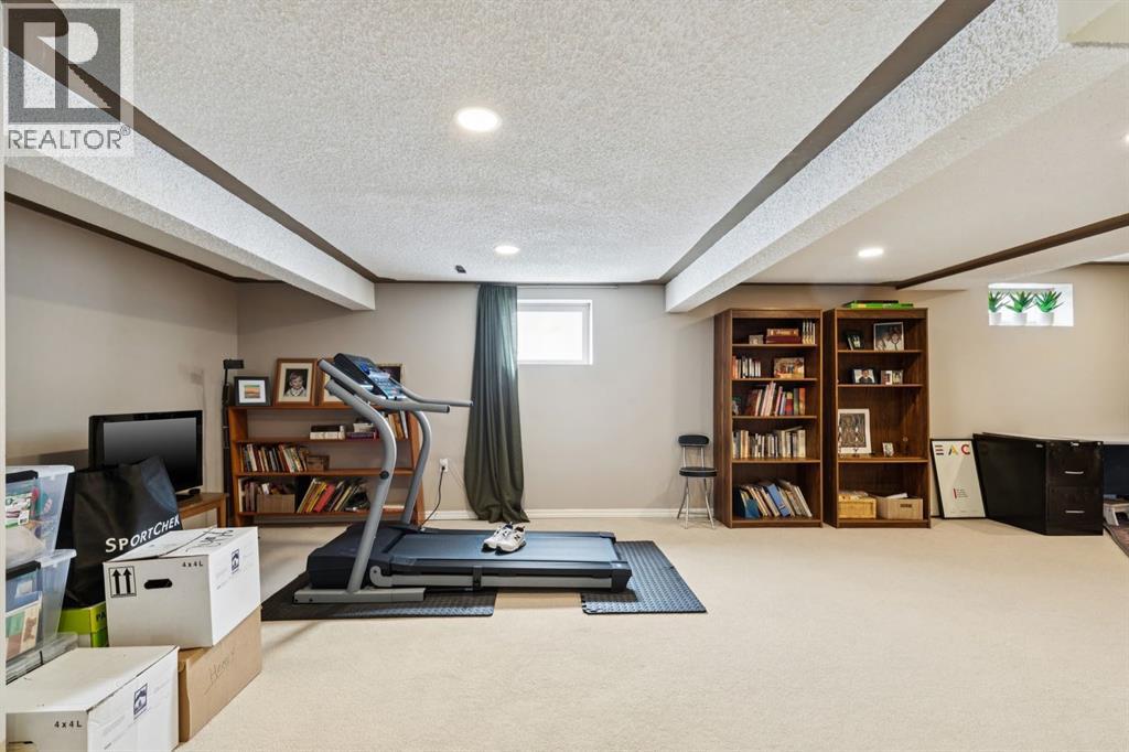 4 Wood Valley Rise Sw, Calgary, Alberta  T2W 5X5 - Photo 30 - A2292225