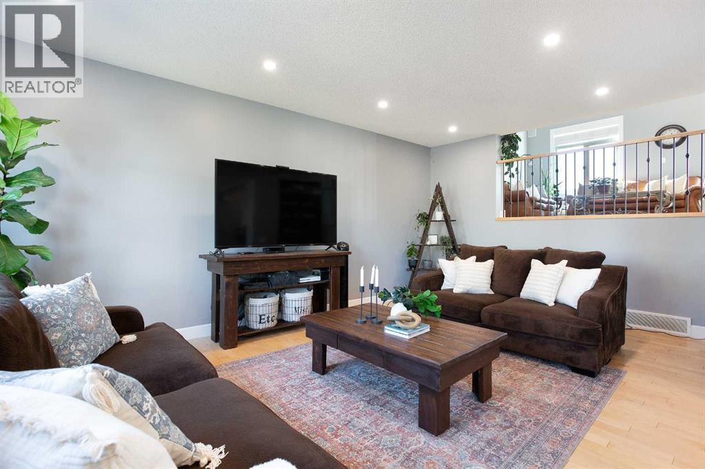 2016 Windsong Drive Sw, Airdrie, Alberta  T4B 0P6 - Photo 9 - A2293326