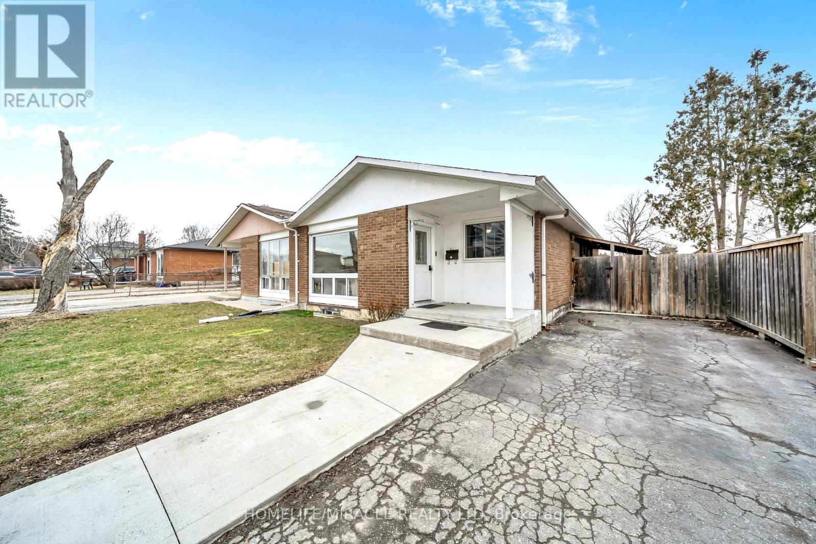 64 Drake Boulevard, Brampton, Ontario  L6T 3K9 - Photo 2 - W12918736