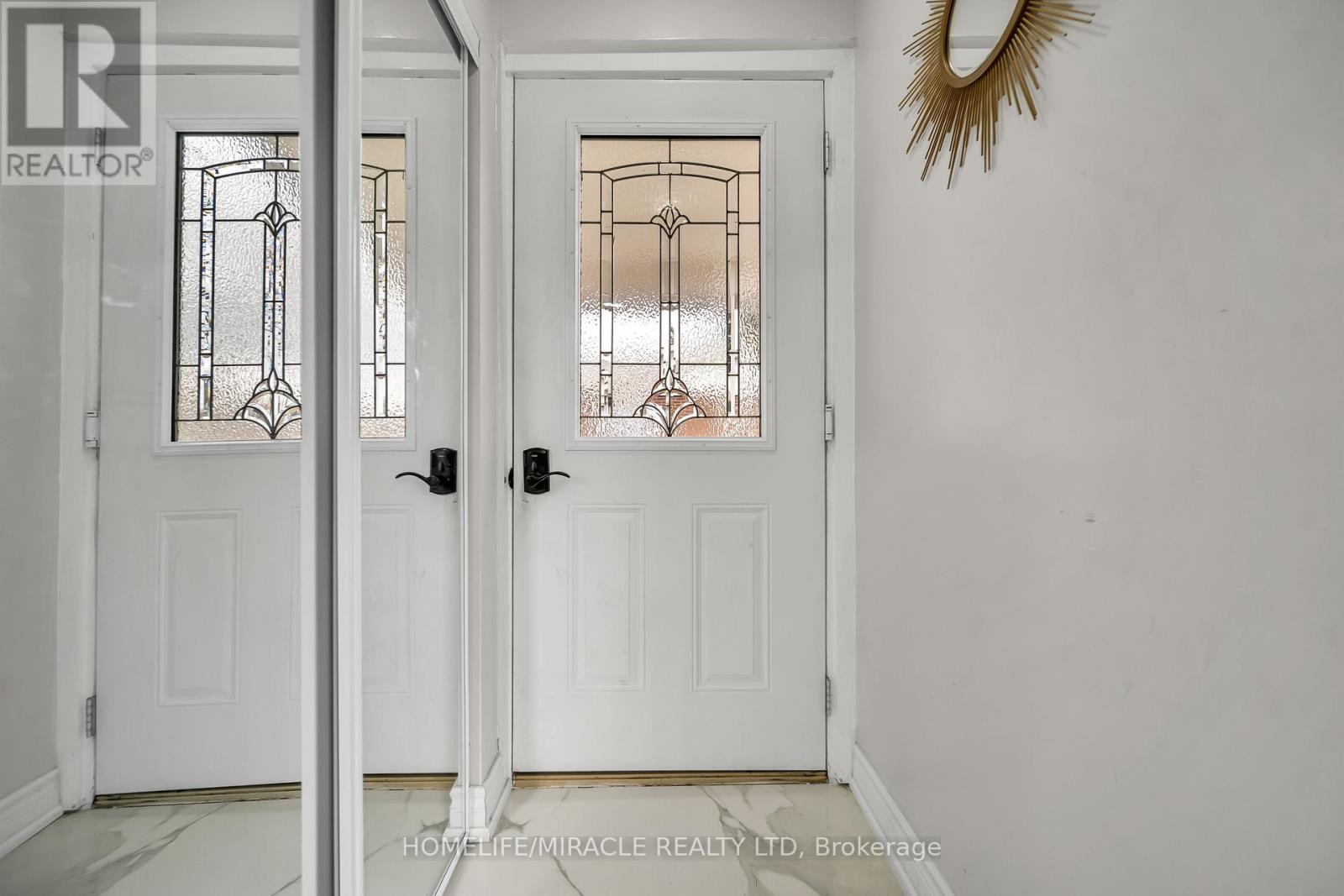 64 Drake Boulevard, Brampton, Ontario  L6T 3K9 - Photo 3 - W12918736