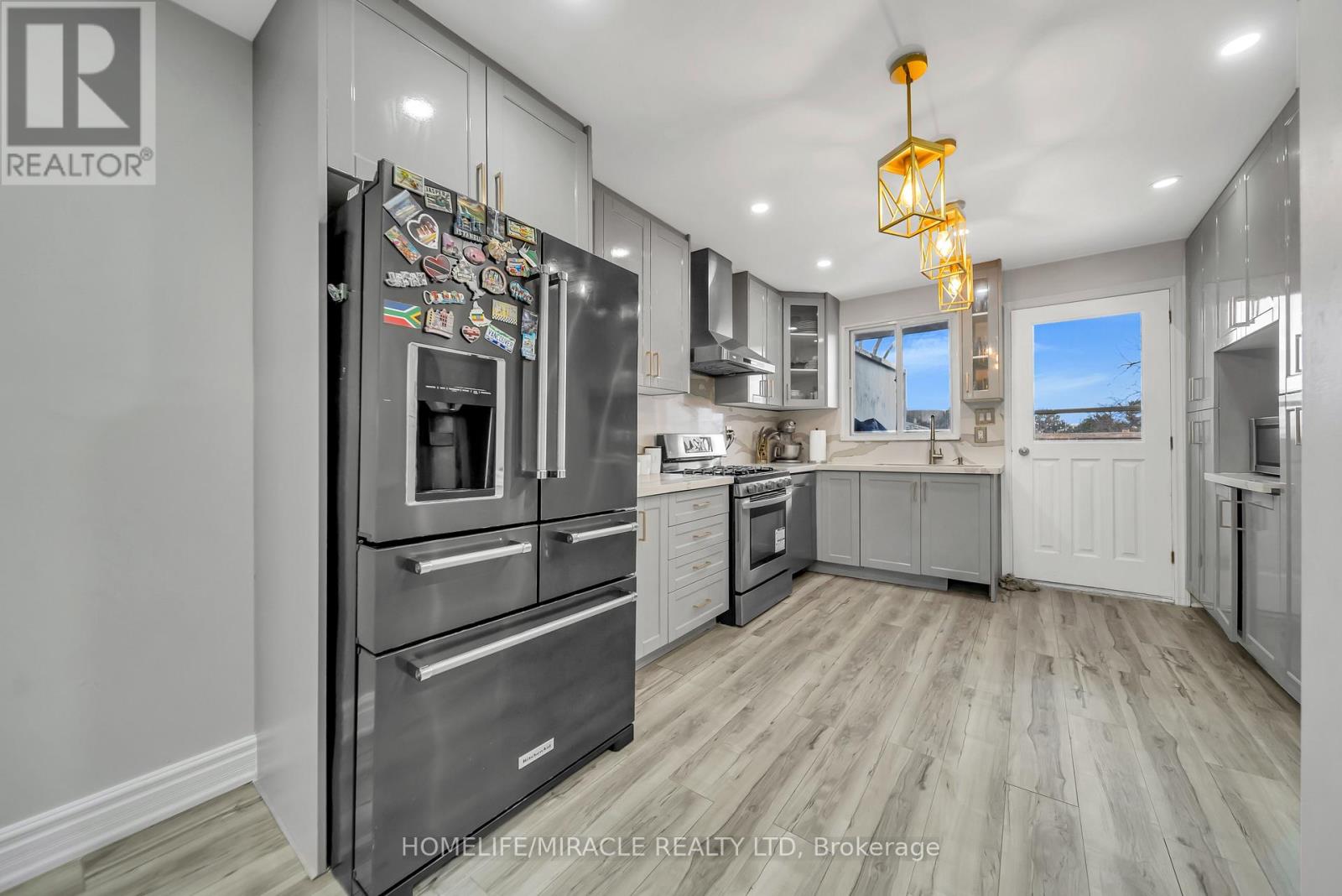 64 Drake Boulevard, Brampton, Ontario  L6T 3K9 - Photo 8 - W12918736