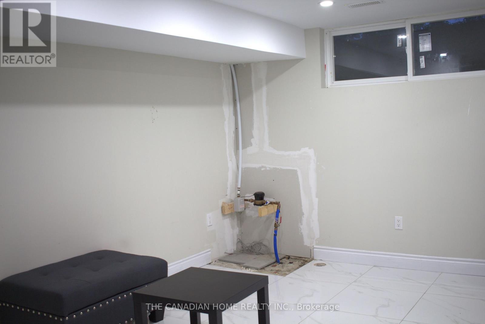 52 Davenport Crescent, Brampton, Ontario  L6T 3L6 - Photo 10 - W12918748