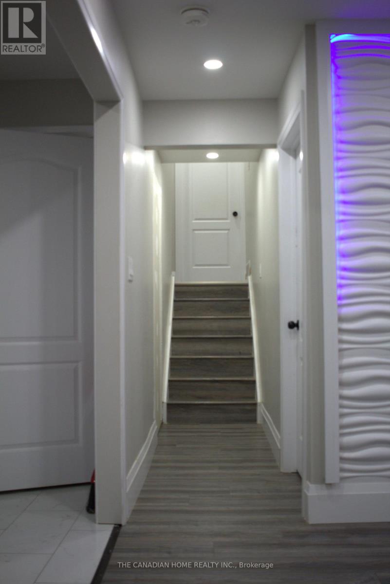 52 Davenport Crescent, Brampton, Ontario  L6T 3L6 - Photo 6 - W12918748