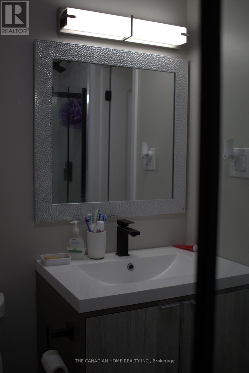 52 Davenport Crescent, Brampton, Ontario  L6T 3L6 - Photo 8 - W12918748