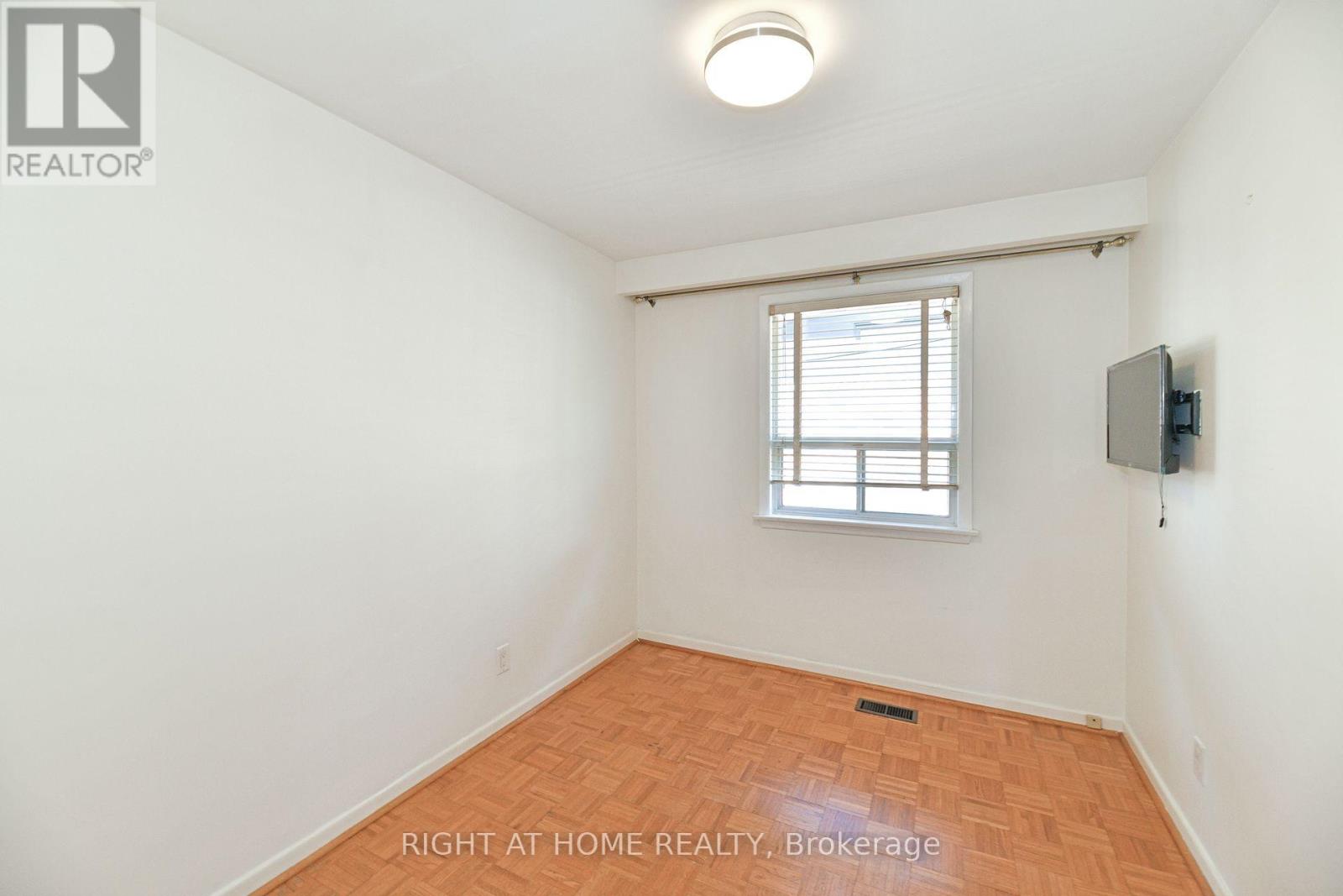 1033 Islington Avenue, Toronto, Ontario  M8Z 4R3 - Photo 12 - W12918754