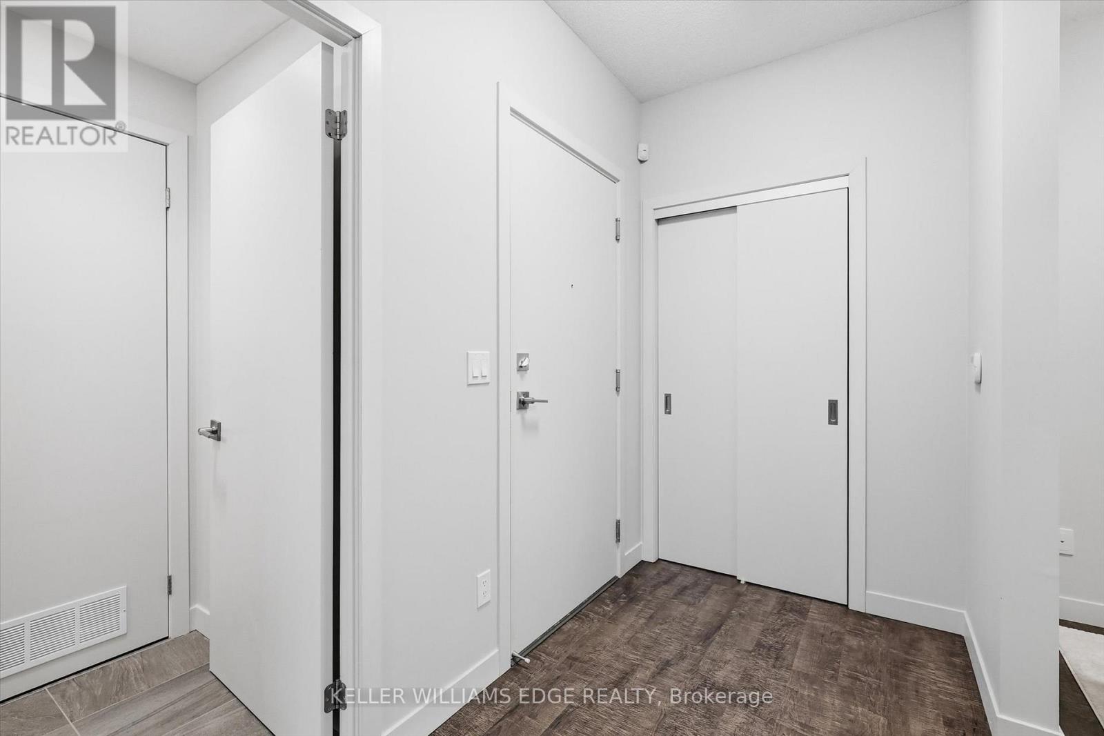 1205 - 2081 Fairview Street, Burlington, Ontario  L7R 0E4 - Photo 8 - W12918772