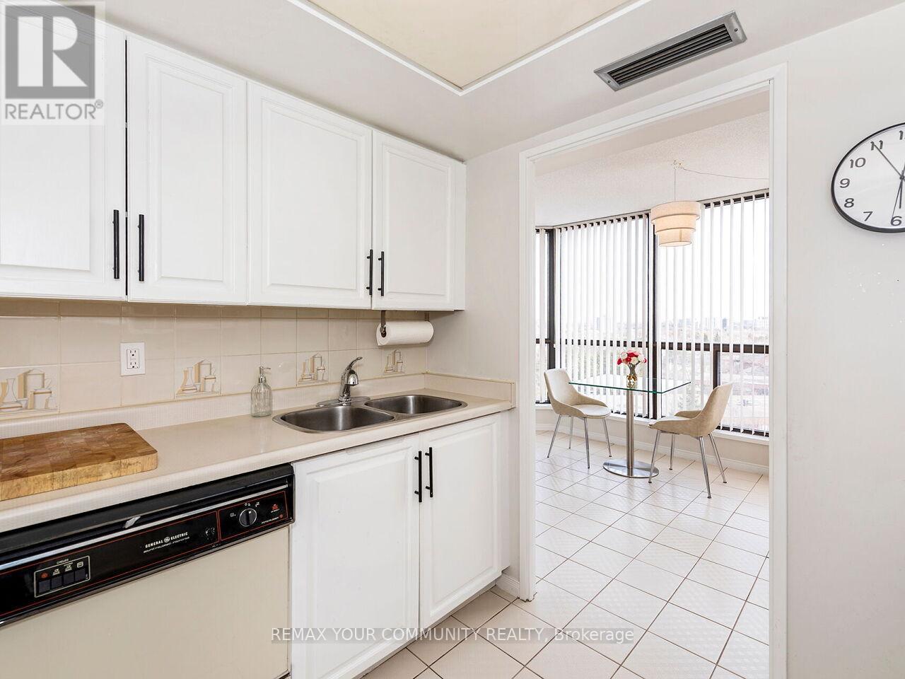 801 - 1155 Bough Beeches Boulevard, Mississauga, Ontario L4W 4N2 - Photo 22 - W12918778