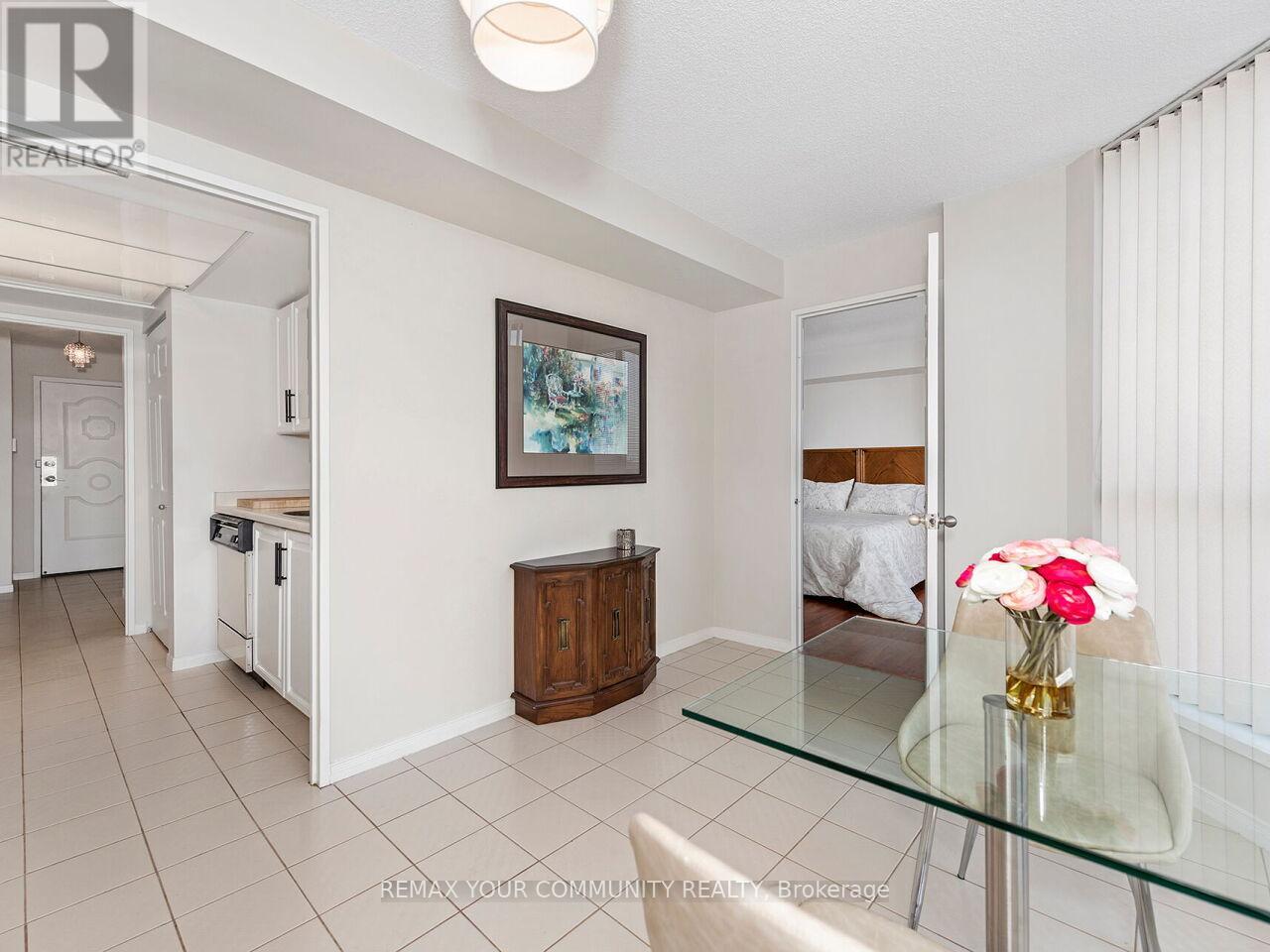 801 - 1155 Bough Beeches Boulevard, Mississauga, Ontario L4W 4N2 - Photo 27 - W12918778