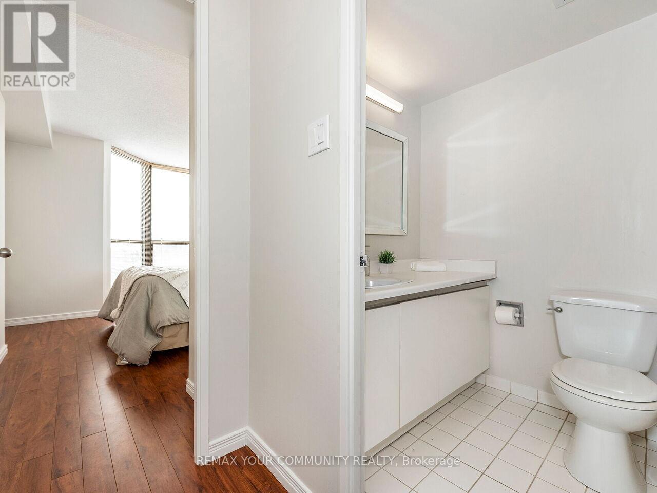 801 - 1155 Bough Beeches Boulevard, Mississauga, Ontario L4W 4N2 - Photo 32 - W12918778