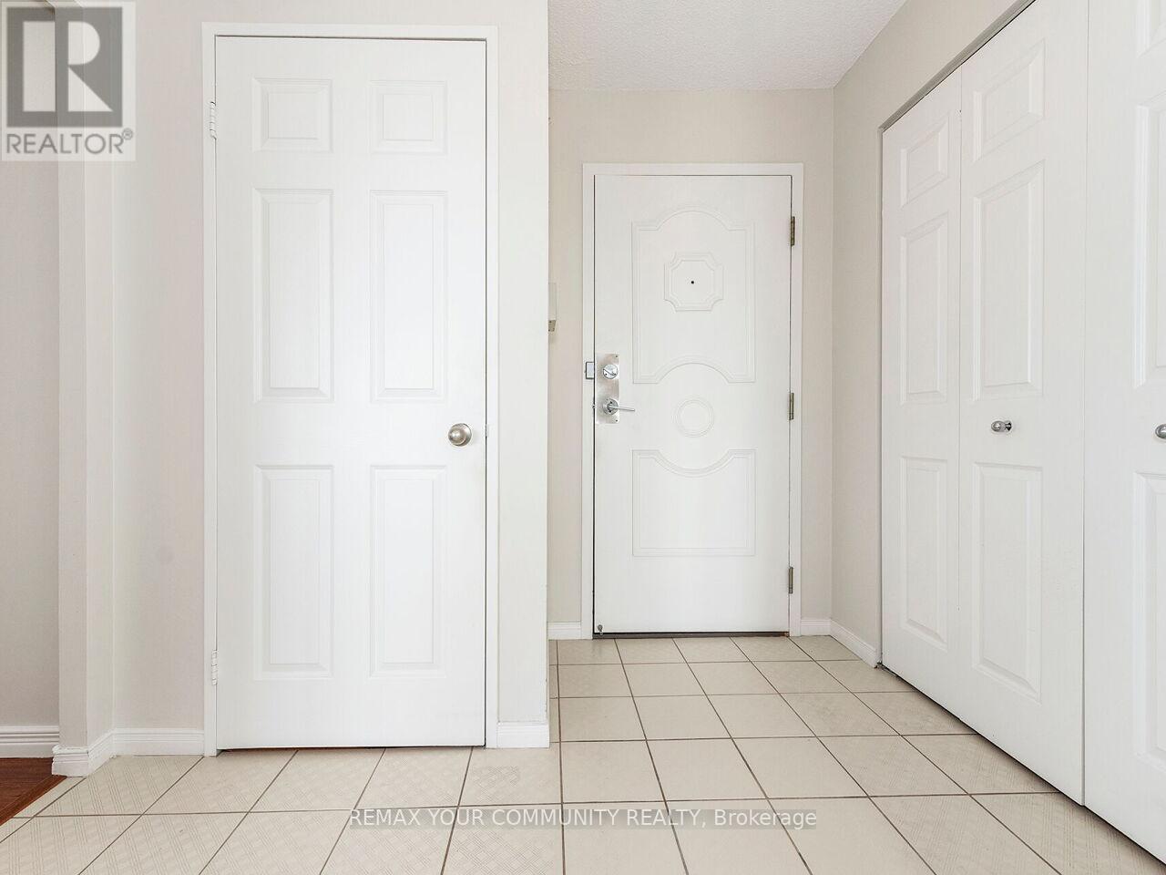 801 - 1155 Bough Beeches Boulevard, Mississauga, Ontario L4W 4N2 - Photo 4 - W12918778