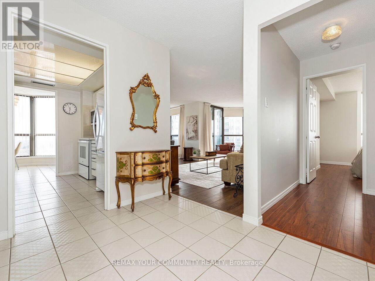 801 - 1155 Bough Beeches Boulevard, Mississauga, Ontario L4W 4N2 - Photo 5 - W12918778