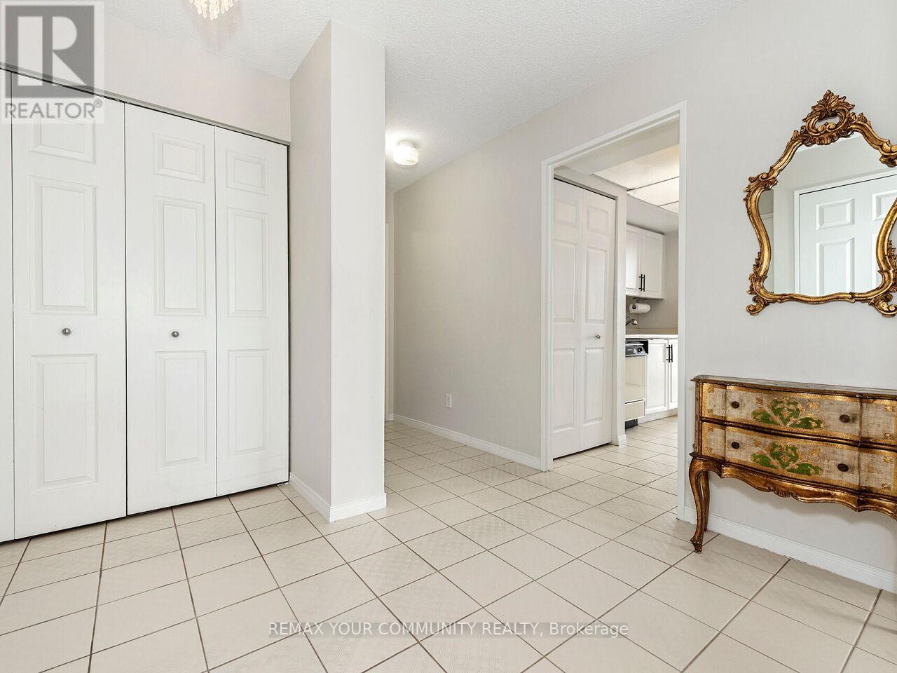 801 - 1155 Bough Beeches Boulevard, Mississauga, Ontario L4W 4N2 - Photo 6 - W12918778