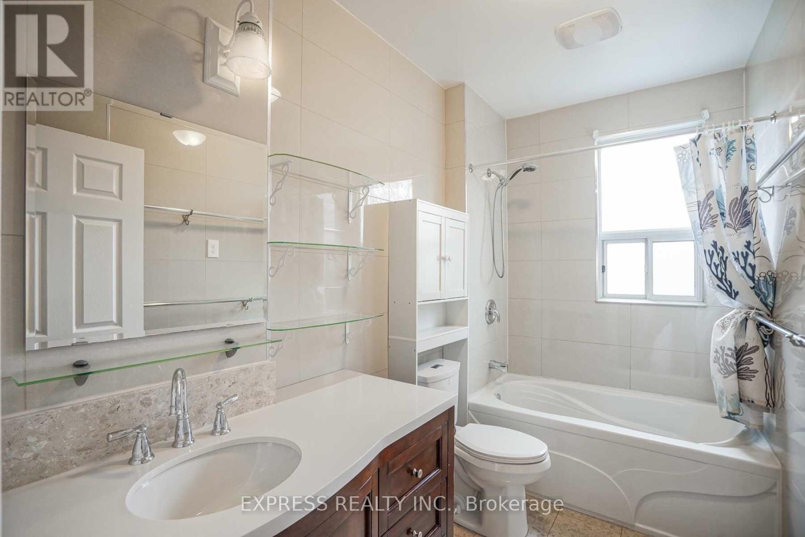 Upper - 932 Ossington Avenue, Toronto, Ontario M6G 3V1 - Photo 10 - W12918782