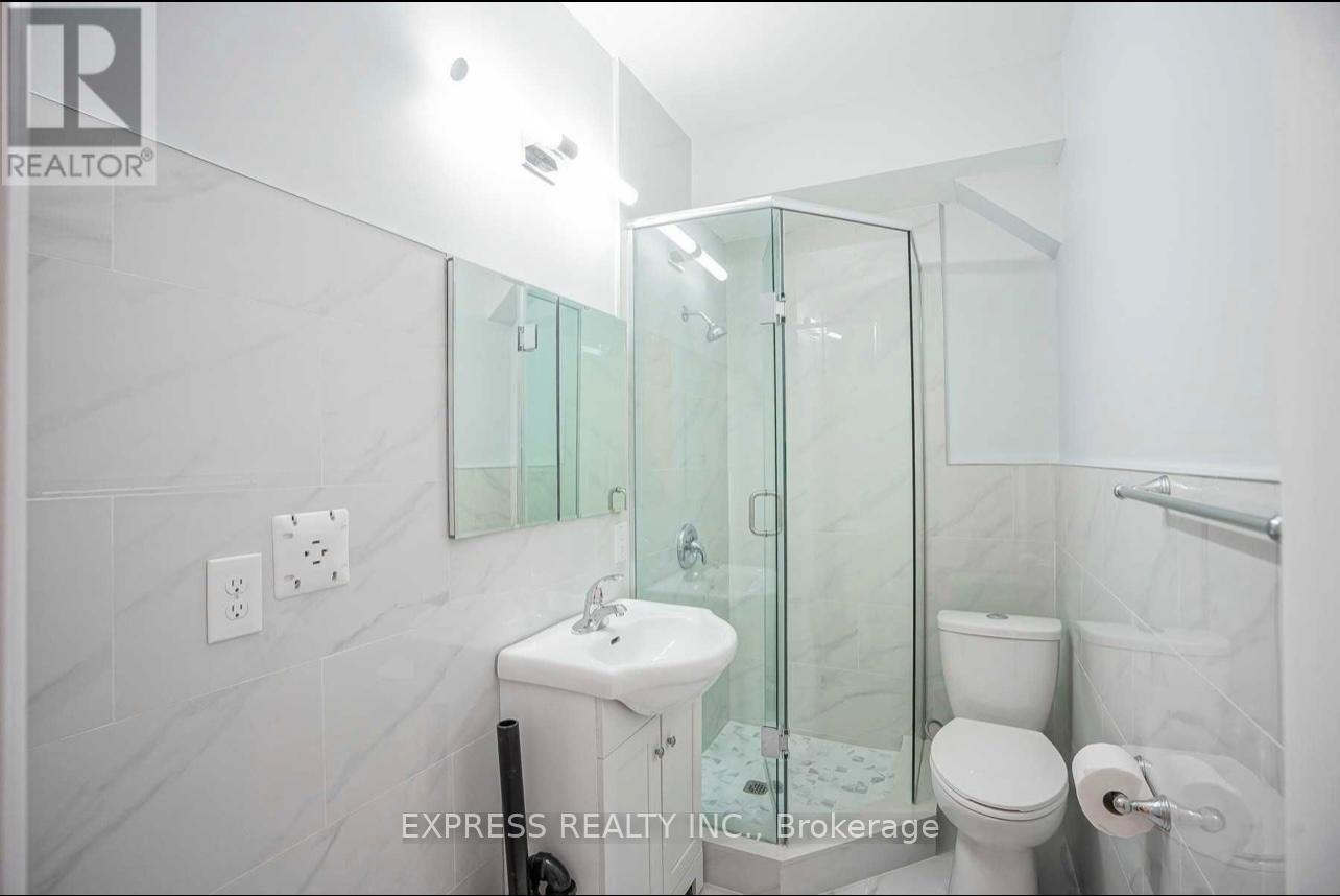Upper - 932 Ossington Avenue, Toronto, Ontario M6G 3V1 - Photo 8 - W12918782