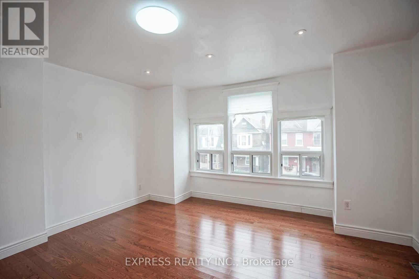 Upper - 932 Ossington Avenue, Toronto, Ontario M6G 3V1 - Photo 9 - W12918782