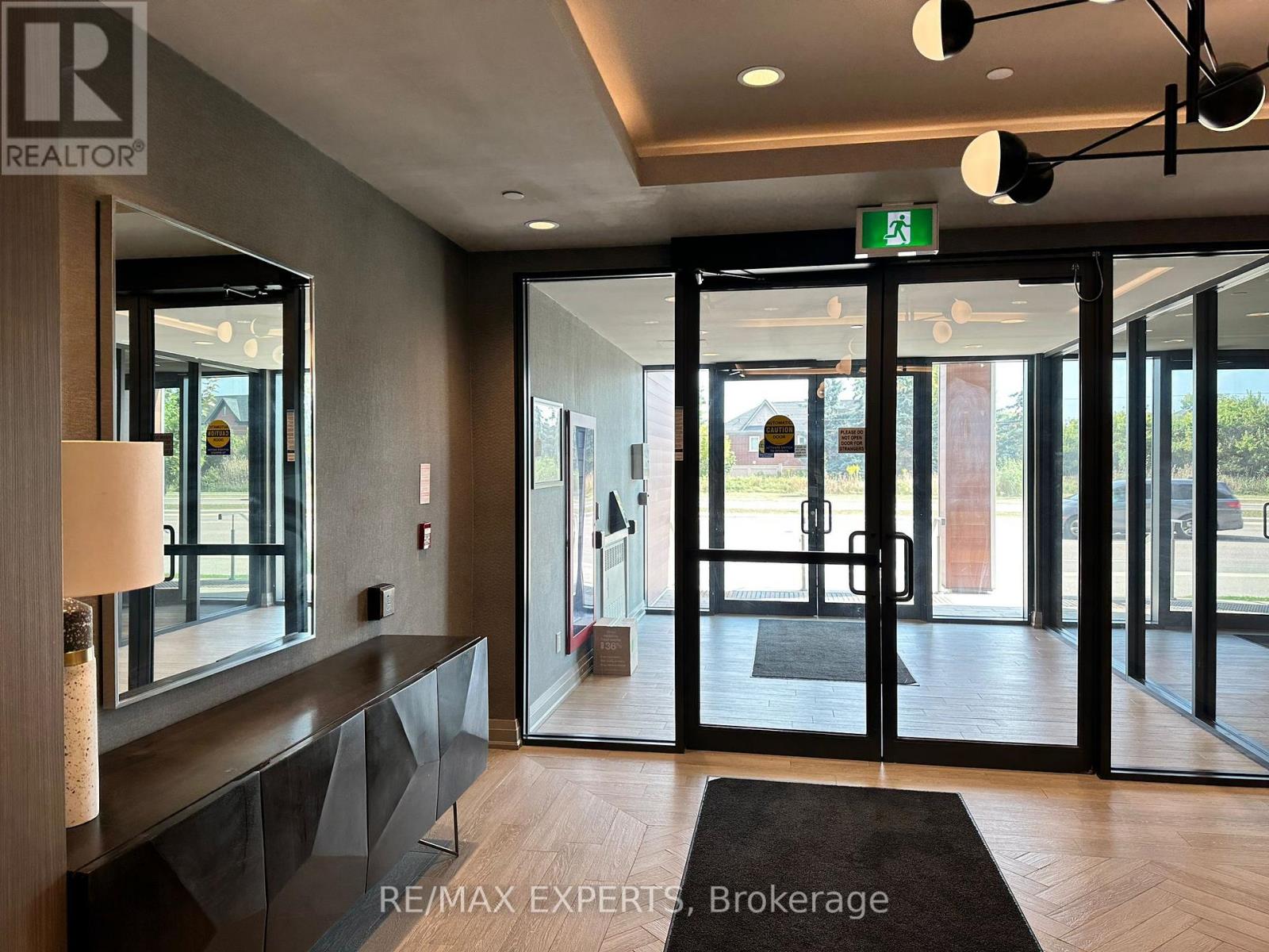 206 - 95 Dundas Street W, Oakville, Ontario  L6M 5N4 - Photo 2 - W12918788