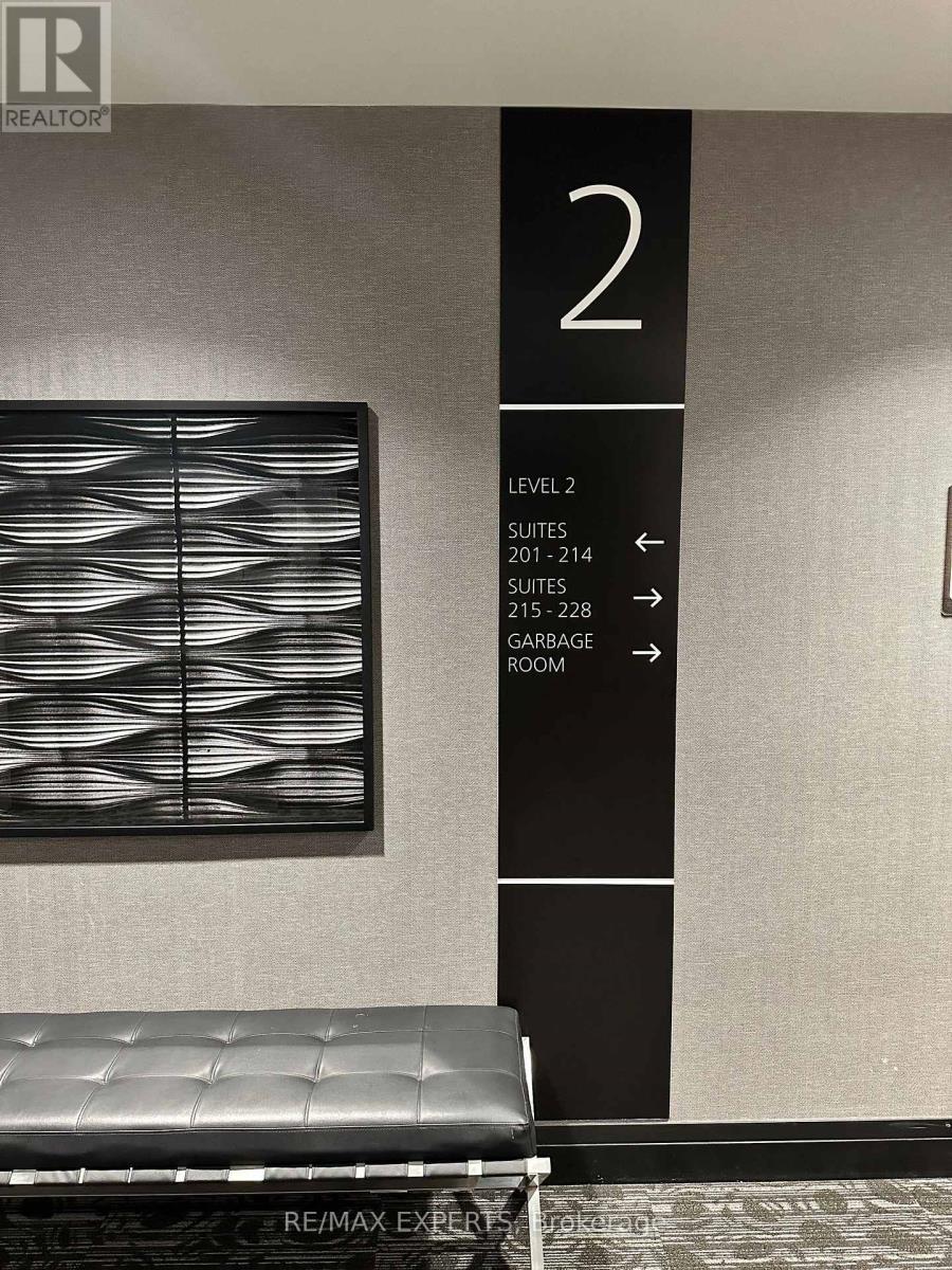 206 - 95 Dundas Street W, Oakville, Ontario  L6M 5N4 - Photo 3 - W12918788