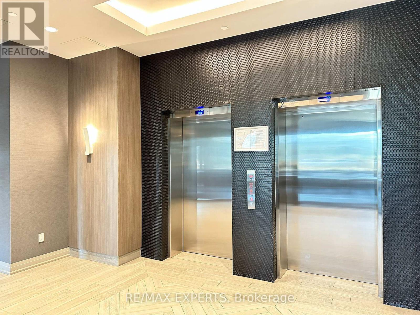 206 - 95 Dundas Street W, Oakville, Ontario  L6M 5N4 - Photo 4 - W12918788