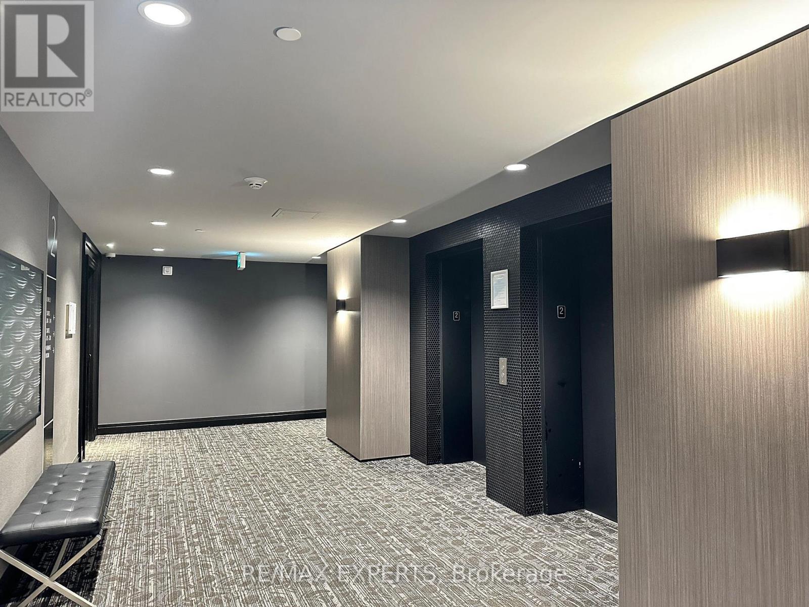 206 - 95 Dundas Street W, Oakville, Ontario  L6M 5N4 - Photo 5 - W12918788