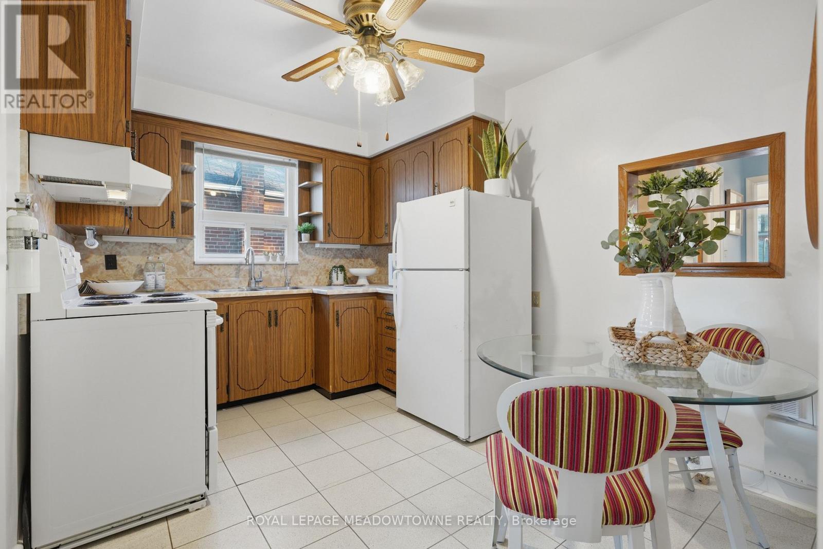 144 Silverhill Drive, Toronto (Islington-City Centre West), Ontario  M9B 3W7 - Photo 11 - W12918824