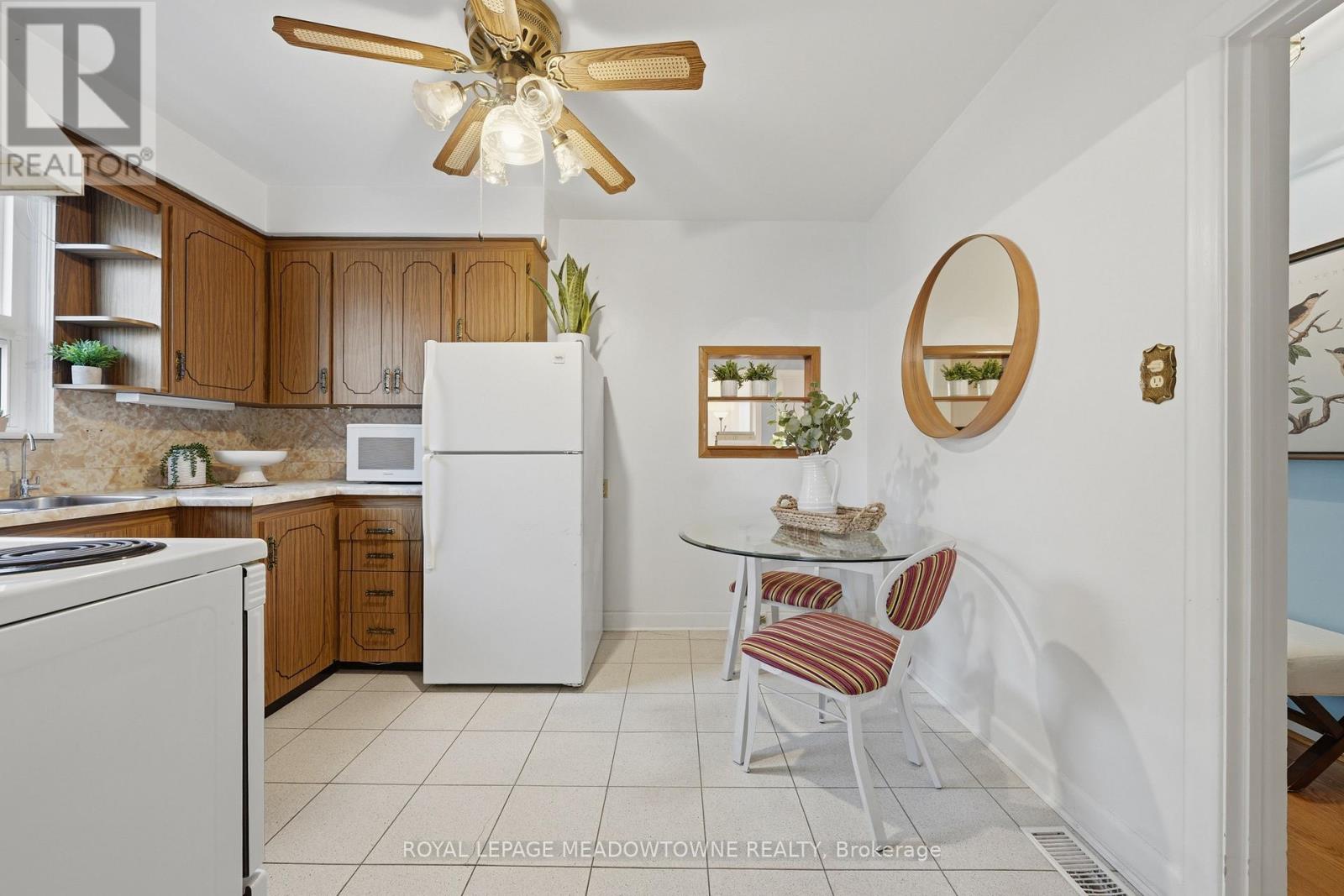 144 Silverhill Drive, Toronto (Islington-City Centre West), Ontario  M9B 3W7 - Photo 12 - W12918824