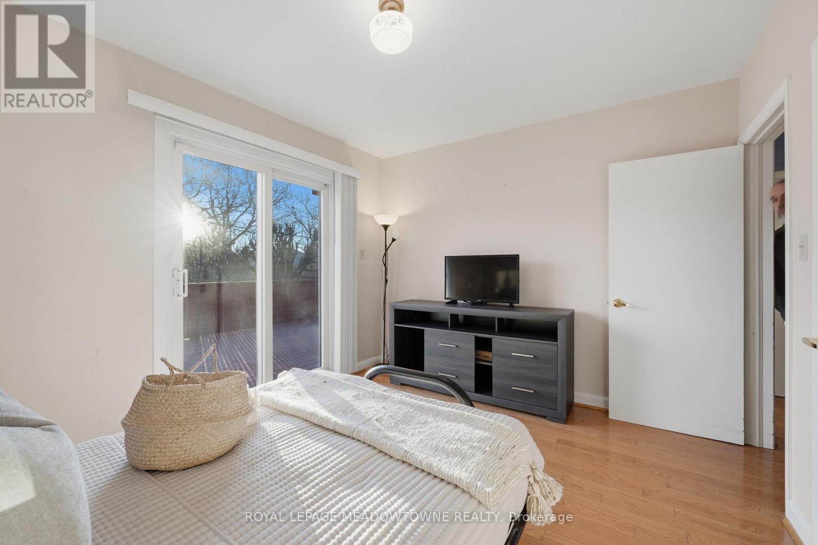 144 Silverhill Drive, Toronto (Islington-City Centre West), Ontario  M9B 3W7 - Photo 17 - W12918824