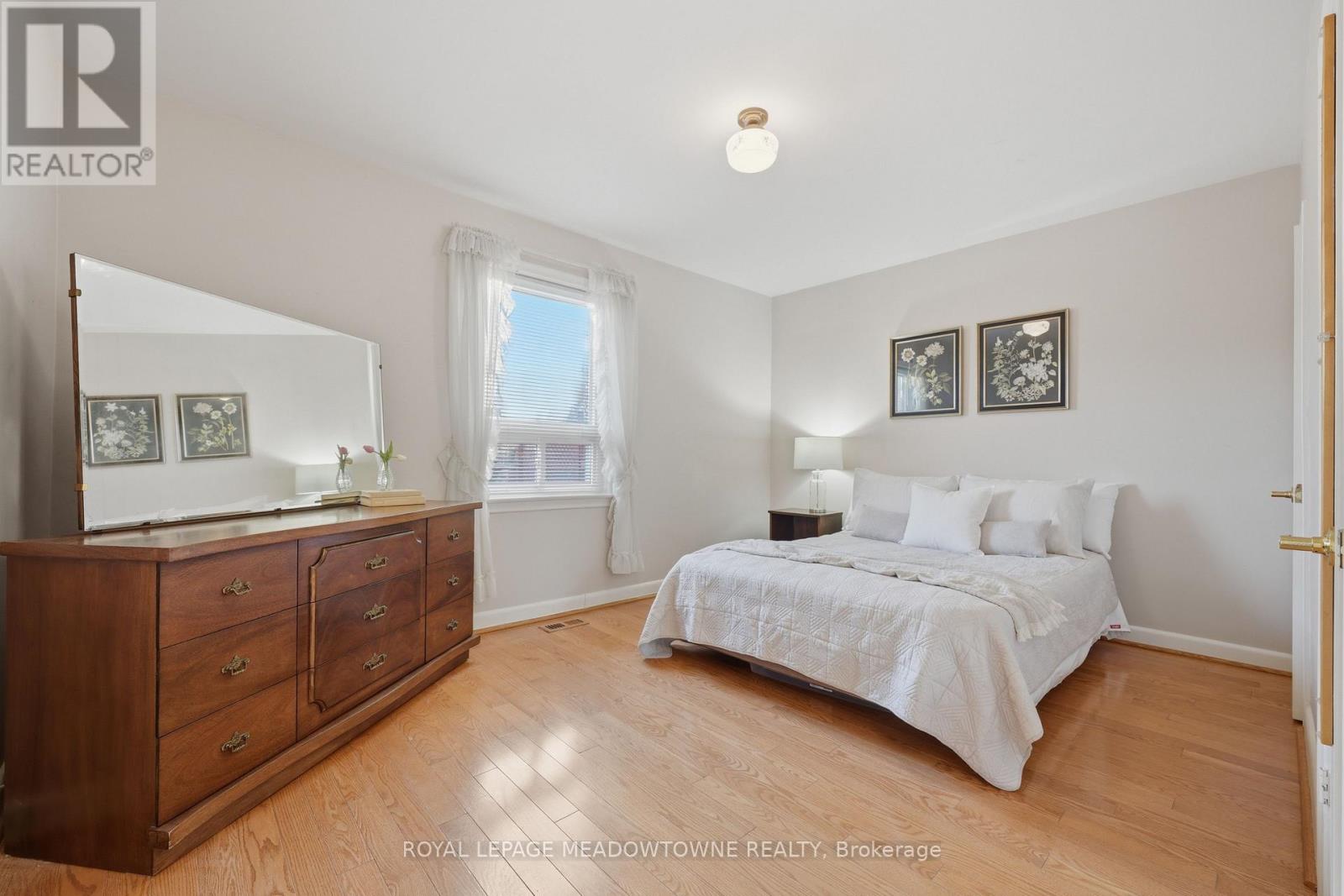 144 Silverhill Drive, Toronto (Islington-City Centre West), Ontario  M9B 3W7 - Photo 18 - W12918824