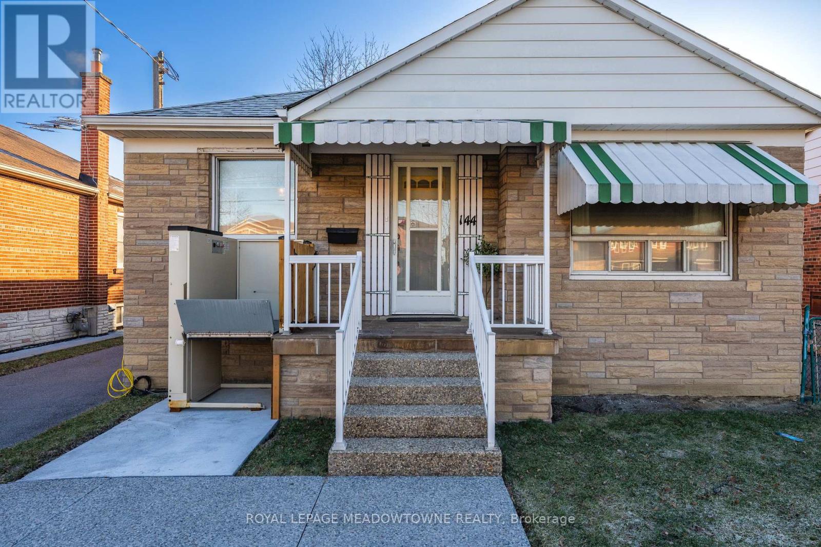 144 Silverhill Drive, Toronto (Islington-City Centre West), Ontario  M9B 3W7 - Photo 2 - W12918824