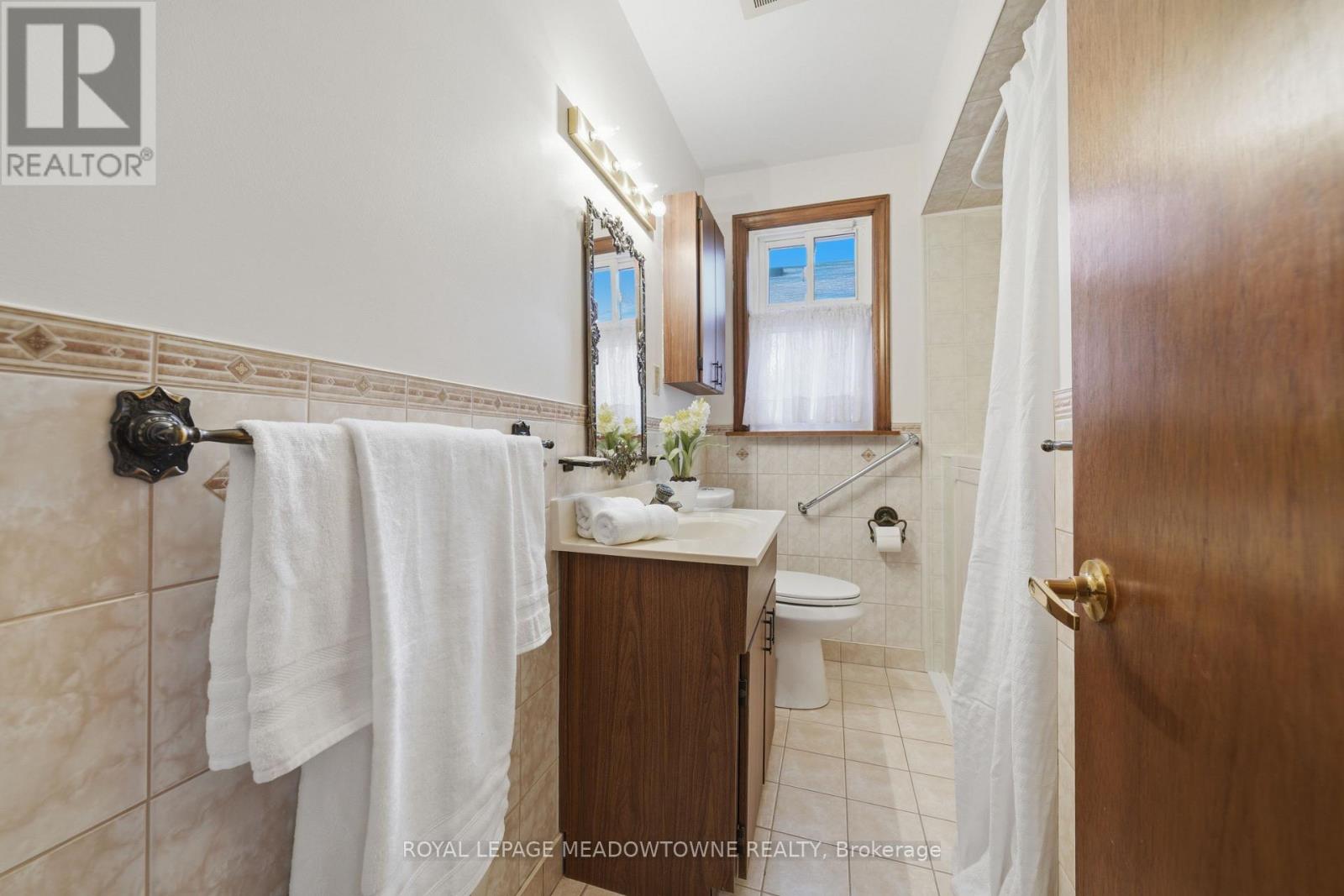 144 Silverhill Drive, Toronto (Islington-City Centre West), Ontario  M9B 3W7 - Photo 22 - W12918824