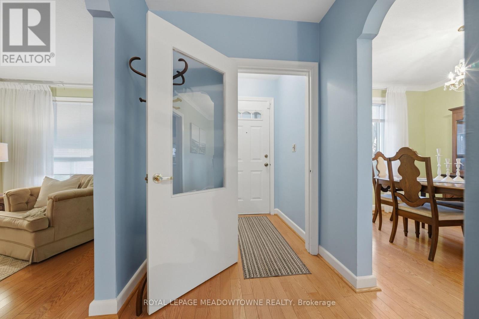 144 Silverhill Drive, Toronto (Islington-City Centre West), Ontario  M9B 3W7 - Photo 4 - W12918824