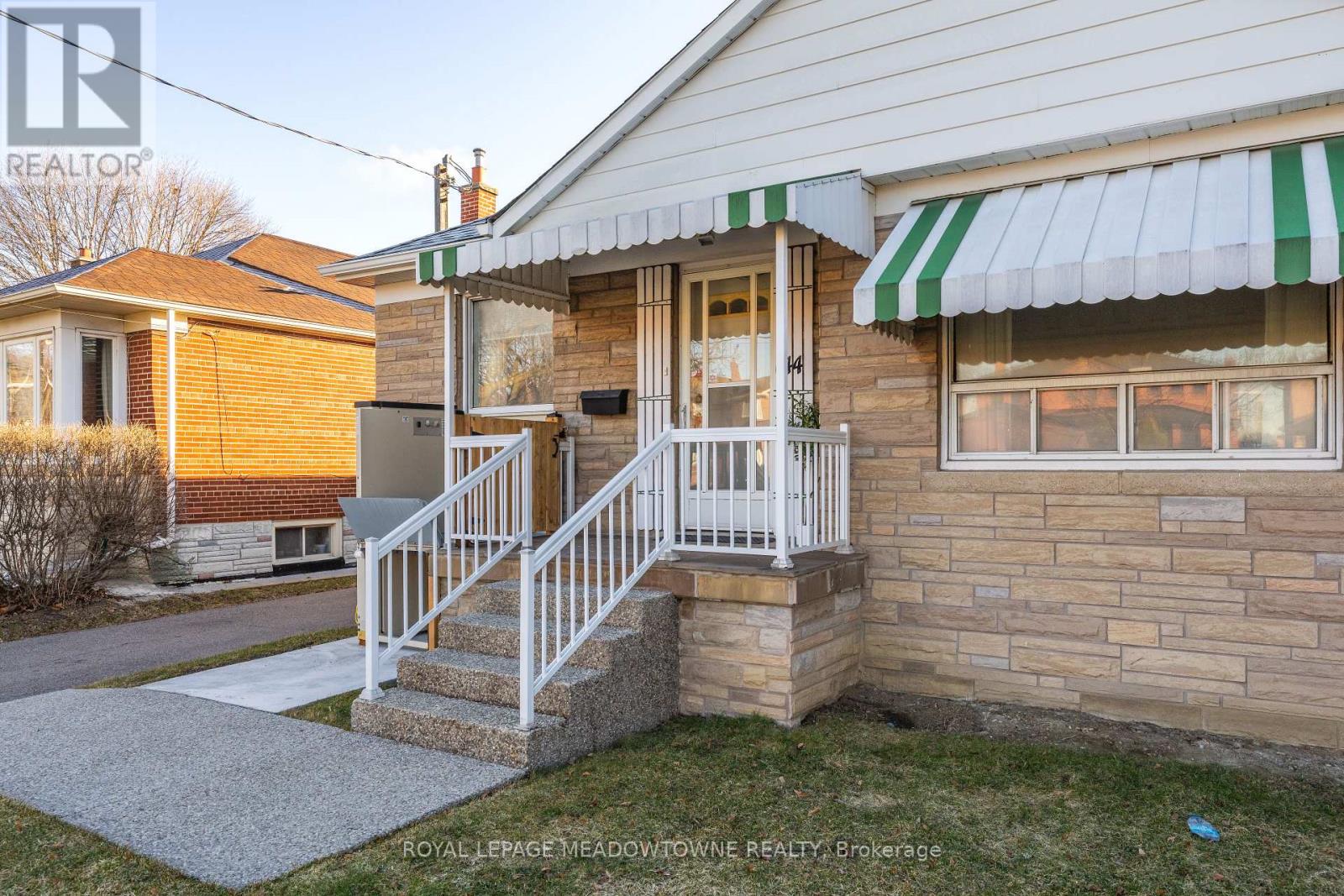 144 Silverhill Drive, Toronto (Islington-City Centre West), Ontario  M9B 3W7 - Photo 49 - W12918824