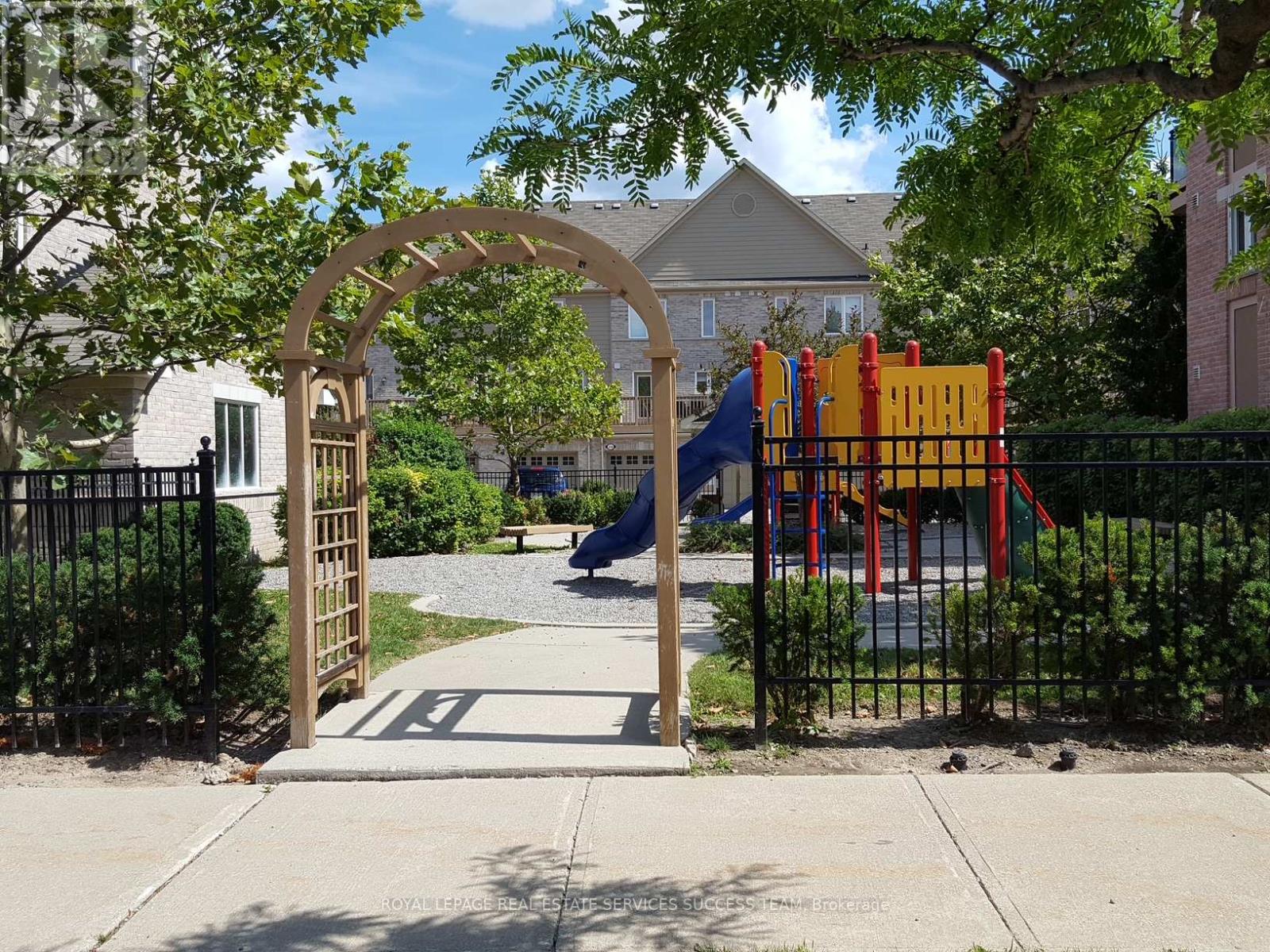 207 - 4975 Southampton Drive, Mississauga, Ontario L5M 8C5 - Photo 4 - W12918840