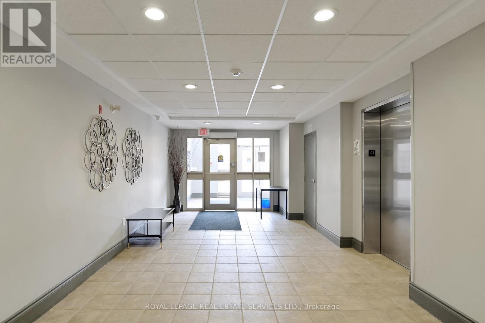 104 - 4016 Kilmer Drive, Burlington, Ontario  L7M 5A7 - Photo 2 - W12918842