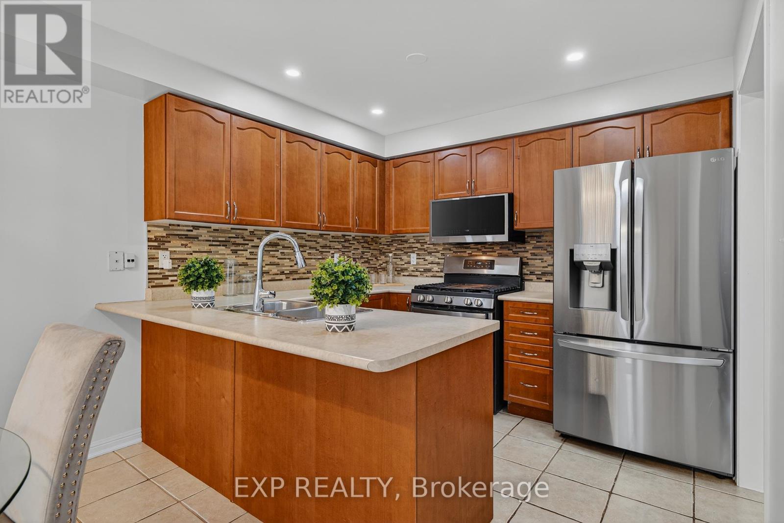 4067 Donnic Drive, Burlington, Ontario  L7M 0A5 - Photo 10 - W12918848