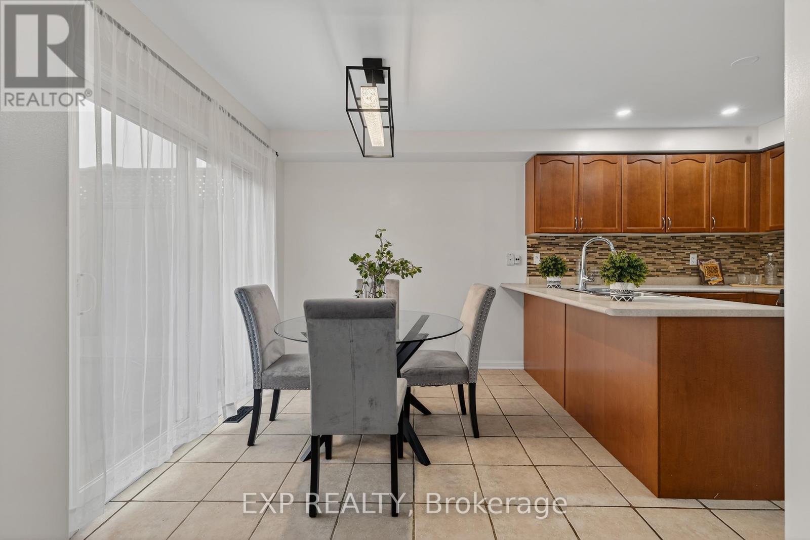 4067 Donnic Drive, Burlington, Ontario  L7M 0A5 - Photo 12 - W12918848