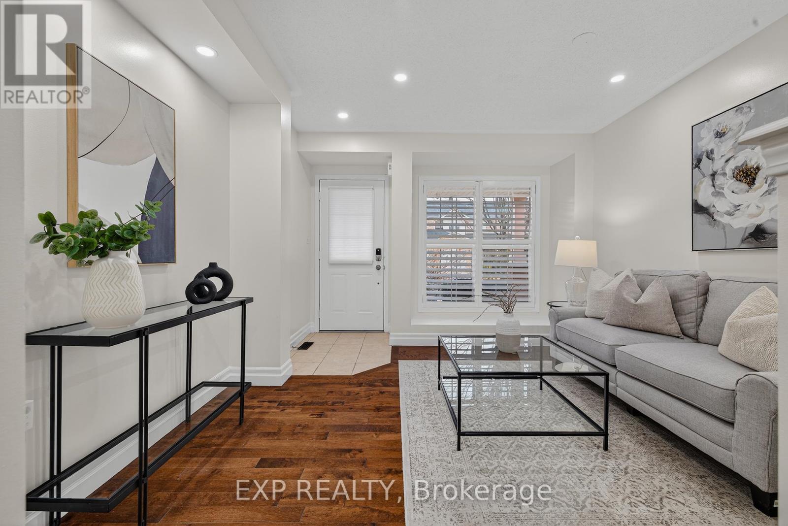 4067 Donnic Drive, Burlington, Ontario  L7M 0A5 - Photo 4 - W12918848