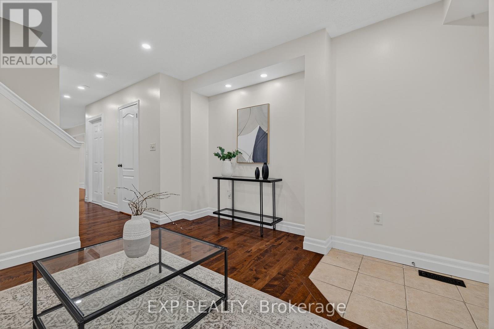 4067 Donnic Drive, Burlington, Ontario  L7M 0A5 - Photo 5 - W12918848