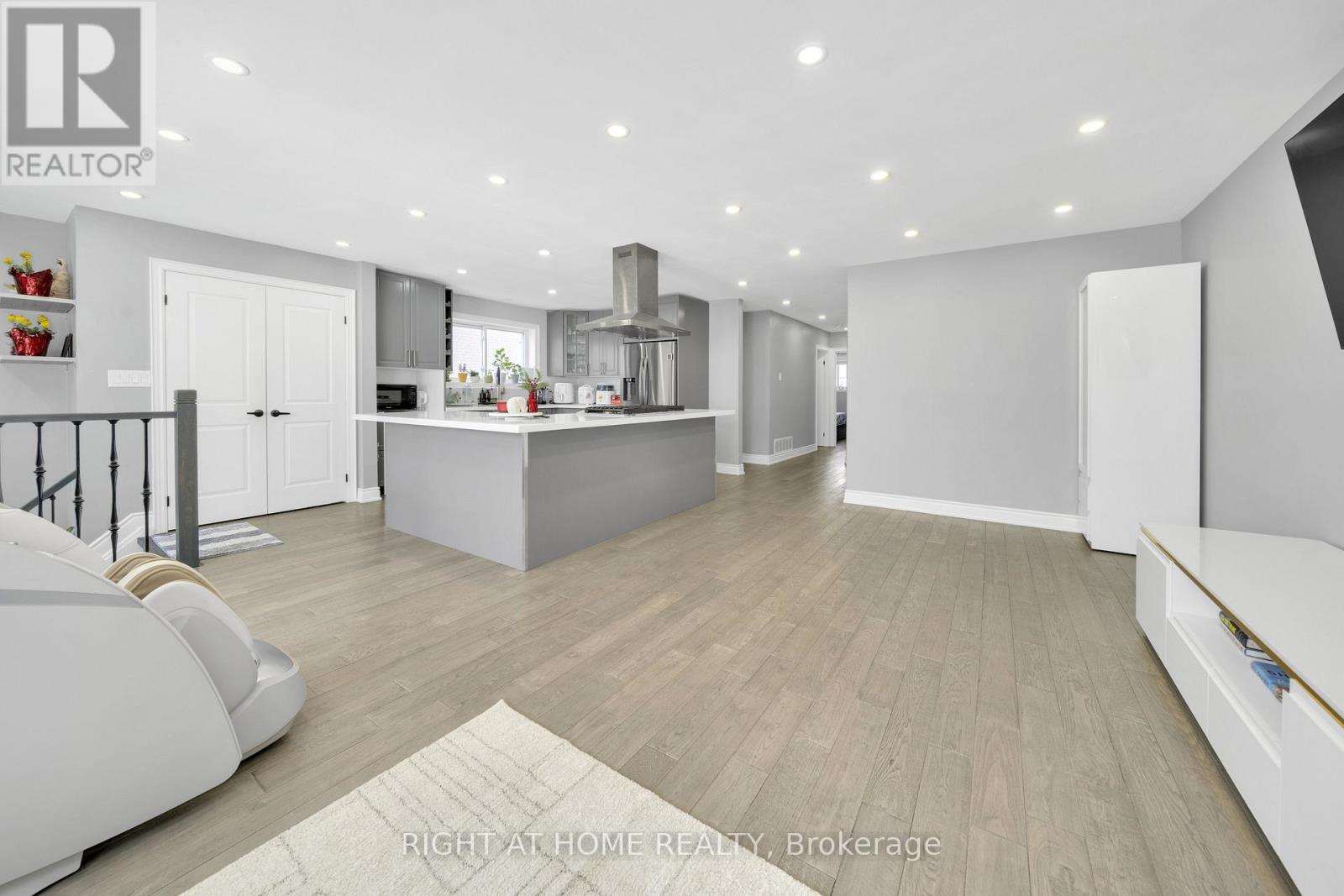 86 Topcliff Avenue, Toronto, Ontario  M3N 1L8 - Photo 11 - W12918854