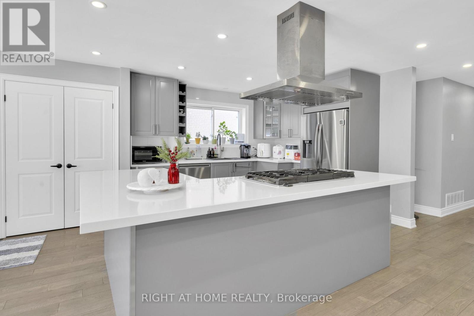 86 Topcliff Avenue, Toronto, Ontario  M3N 1L8 - Photo 13 - W12918854