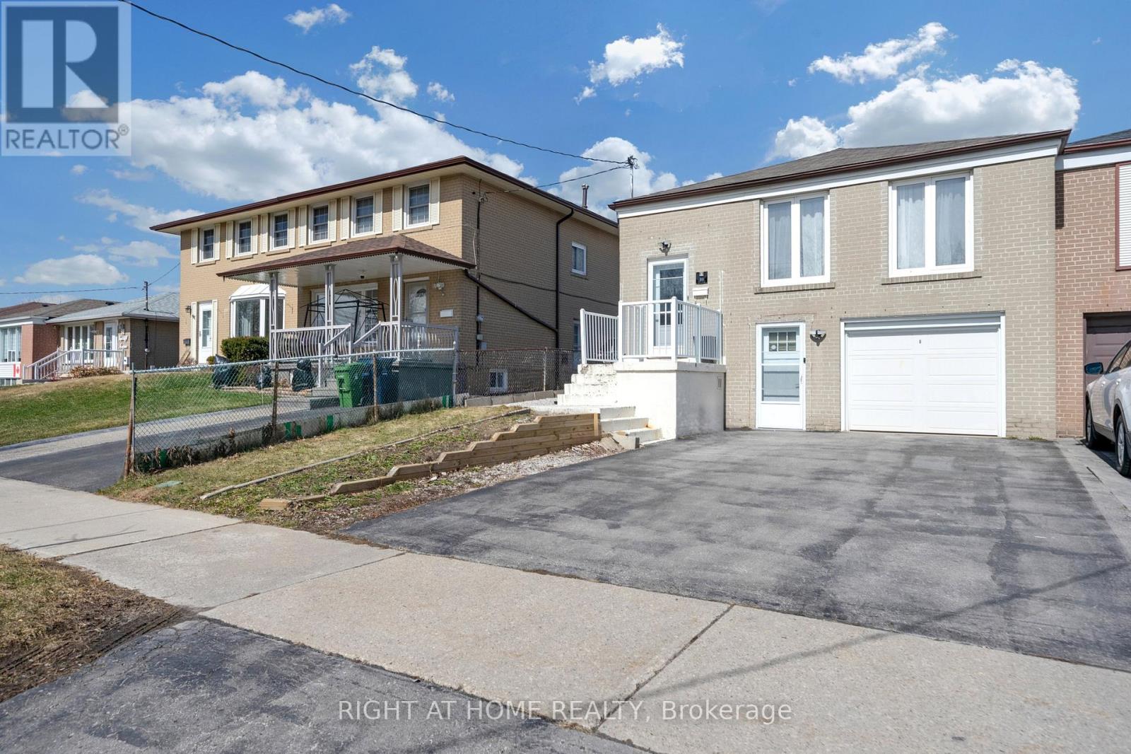 86 Topcliff Avenue, Toronto, Ontario  M3N 1L8 - Photo 2 - W12918854