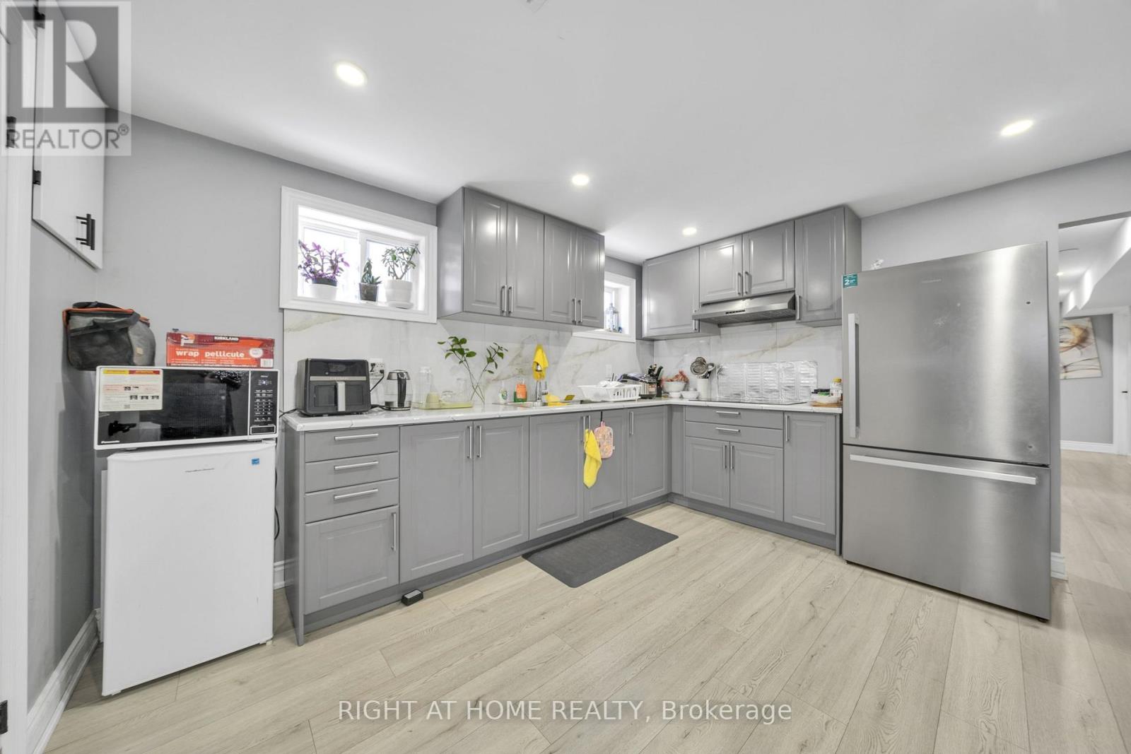 86 Topcliff Avenue, Toronto, Ontario  M3N 1L8 - Photo 35 - W12918854