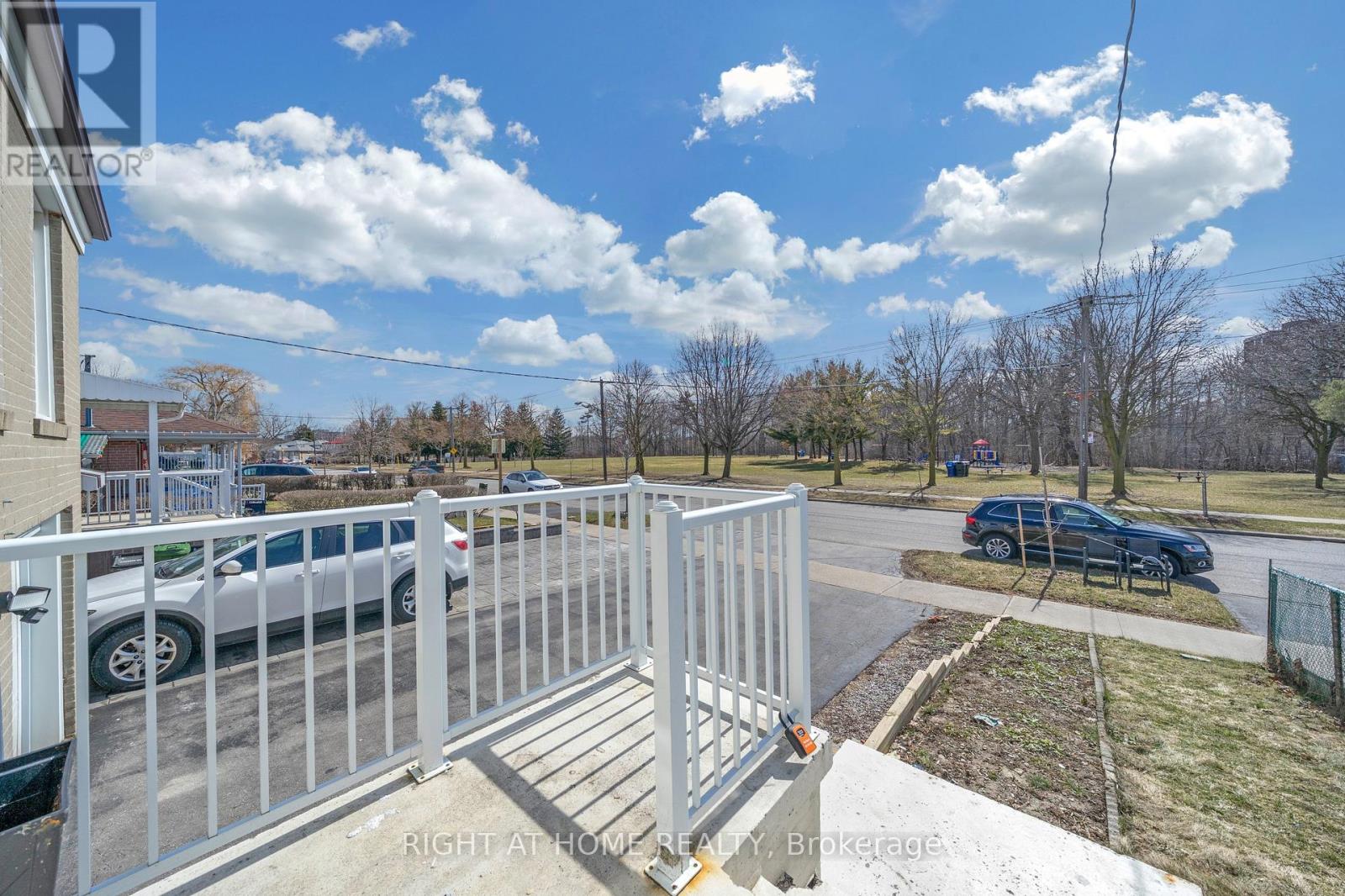 86 Topcliff Avenue, Toronto, Ontario  M3N 1L8 - Photo 4 - W12918854
