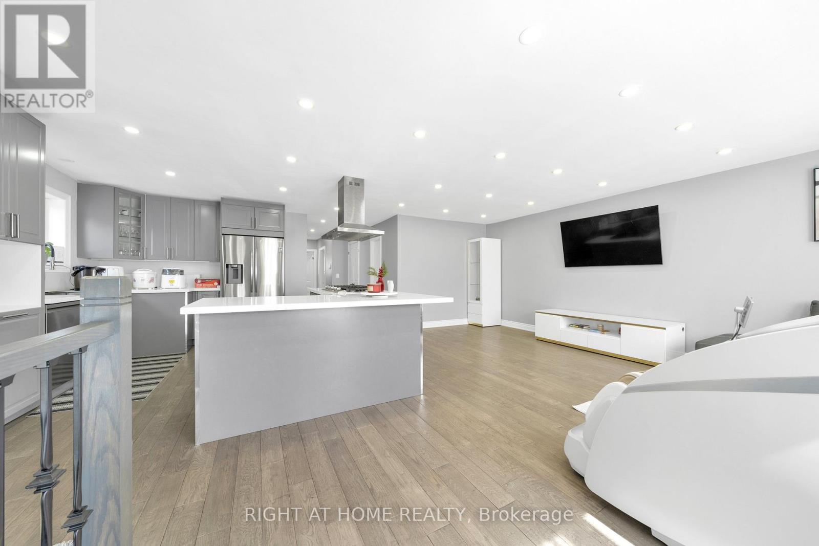 86 Topcliff Avenue, Toronto, Ontario  M3N 1L8 - Photo 8 - W12918854