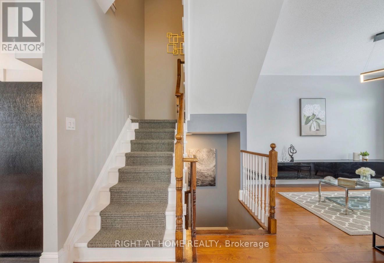 2342 Sutton Drive, Burlington, Ontario  L7L 6Y8 - Photo 3 - W12918872