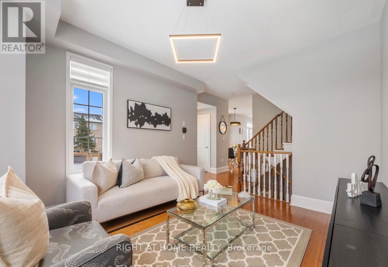 2342 Sutton Drive, Burlington, Ontario  L7L 6Y8 - Photo 4 - W12918872