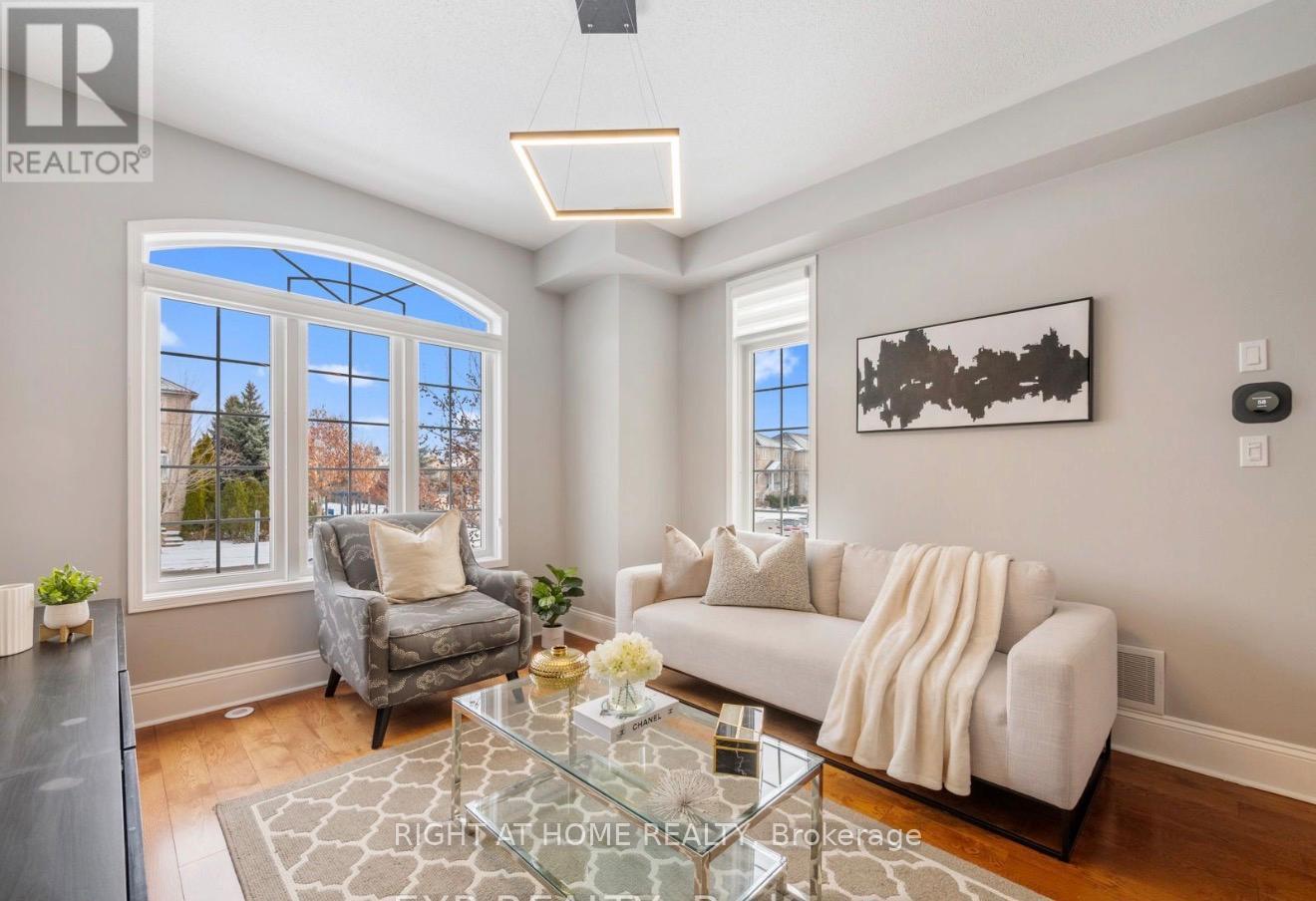 2342 Sutton Drive, Burlington, Ontario  L7L 6Y8 - Photo 5 - W12918872