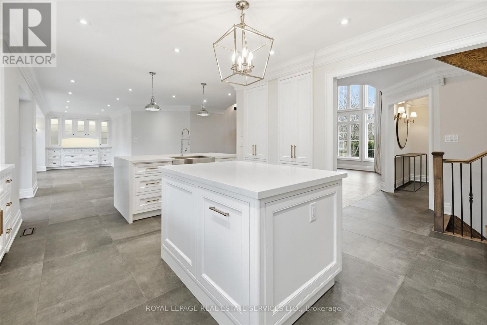 1601 Venetia Drive, Oakville, Ontario  L6L 1K8 - Photo 12 - W12918888