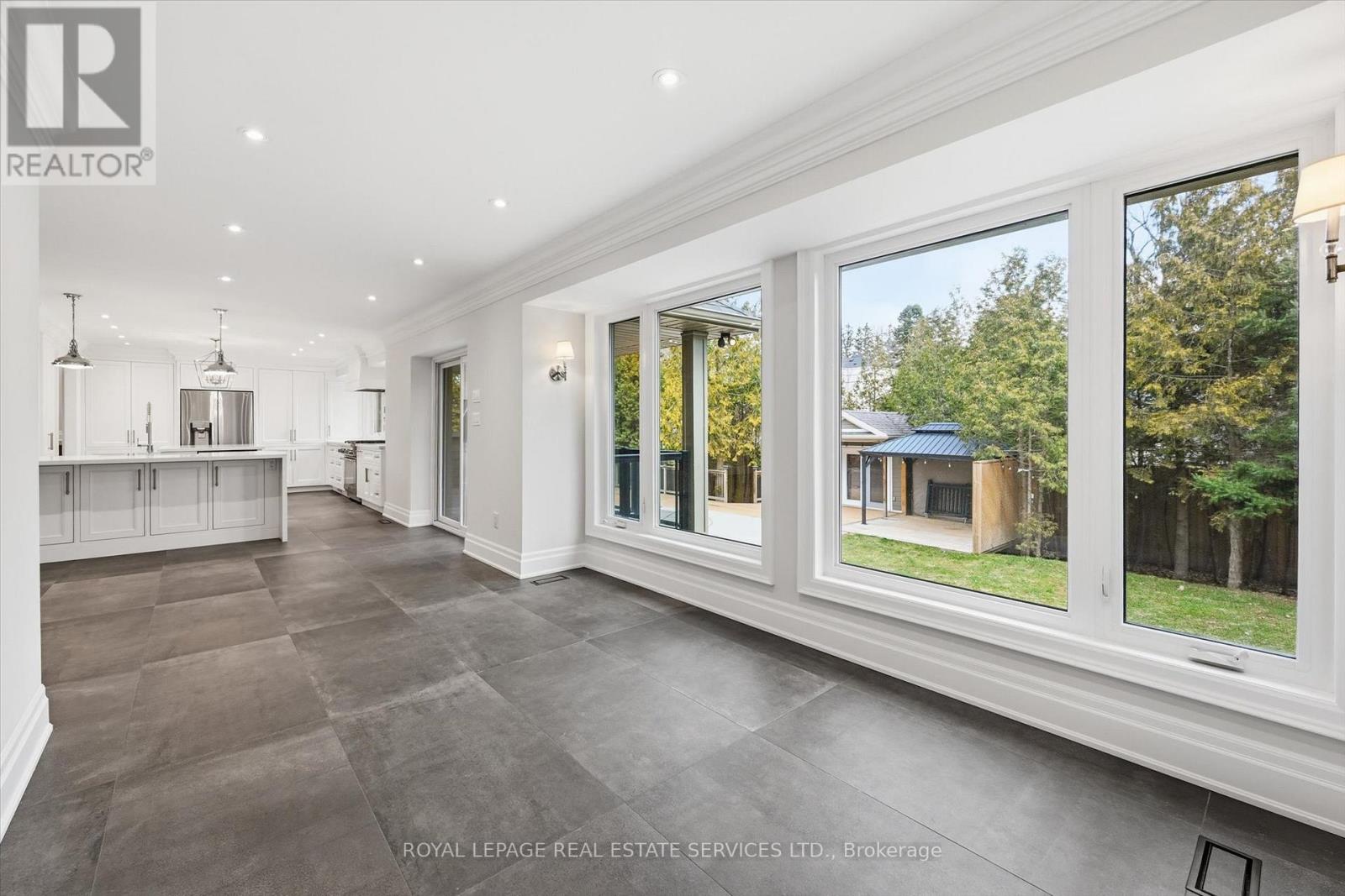 1601 Venetia Drive, Oakville, Ontario  L6L 1K8 - Photo 14 - W12918888